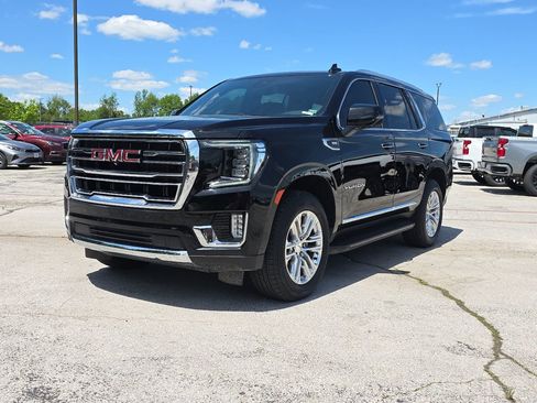 Used 2023 GMC Yukon SLT w/ SLT Luxury Package AWD/4WD image 3