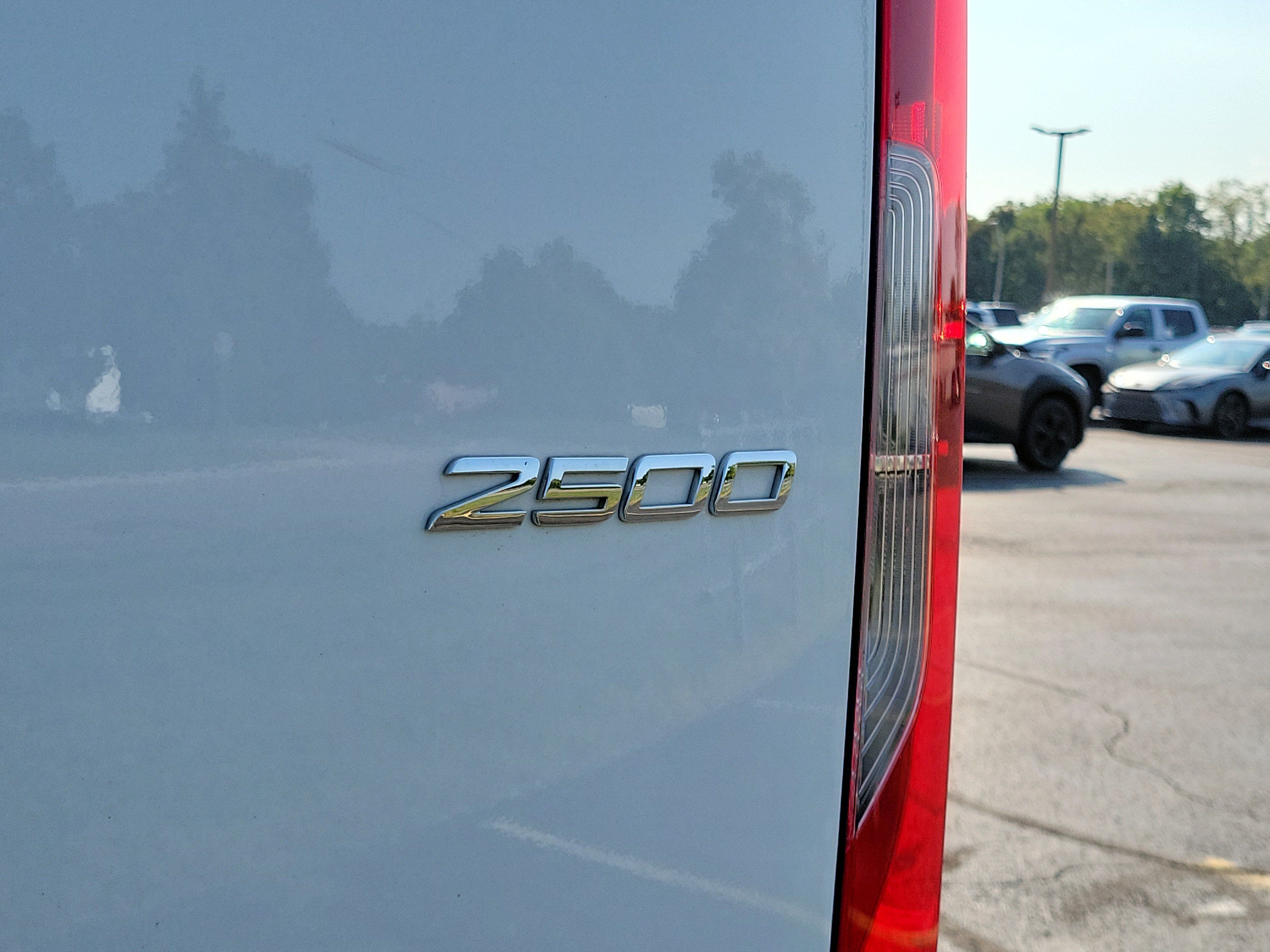 Used 2024 Mercedes-Benz Sprinter 2500 image 7