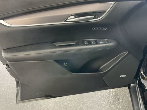 Used 2017 Cadillac XT5 Luxury image 32