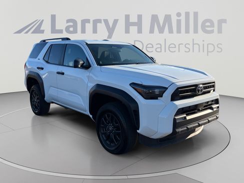 Used 2025 Toyota 4Runner SR5 AWD/4WD image 7