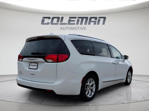Used 2019 Chrysler Pacifica Touring-L Plus w/ Tire & Wheel Group FWD image 5