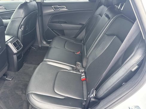 Used 2025 Kia Sportage EX FWD image 14