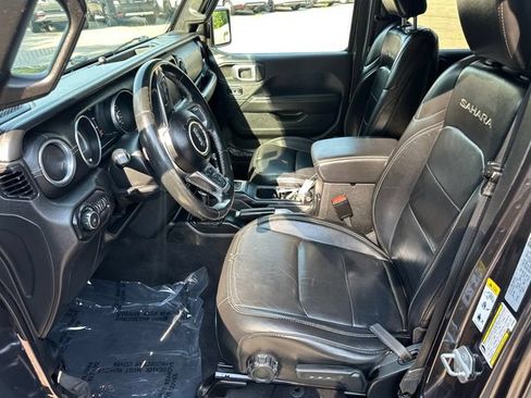 Used 2018 Jeep Wrangler Unlimited Sahara AWD/4WD image 25