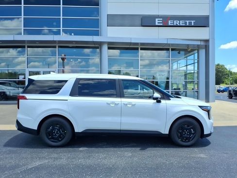 New 2026 Kia Carnival FWD image 2