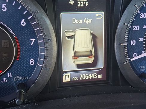 Used 2015 Toyota Sienna L image 15