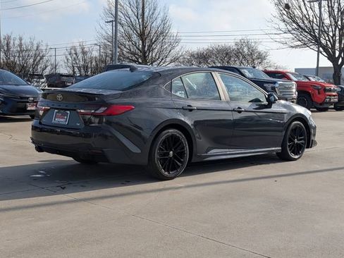 Used 2025 Toyota Camry SE image 6