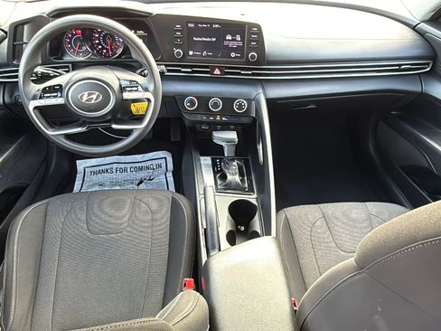 Used 2021 Hyundai Elantra SE image 28