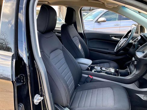 Used 2020 Ford Edge SE image 9