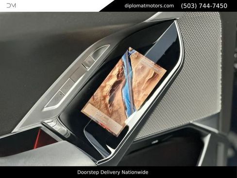 Used 2024 BMW i7 xDrive60 AWD/4WD image 28