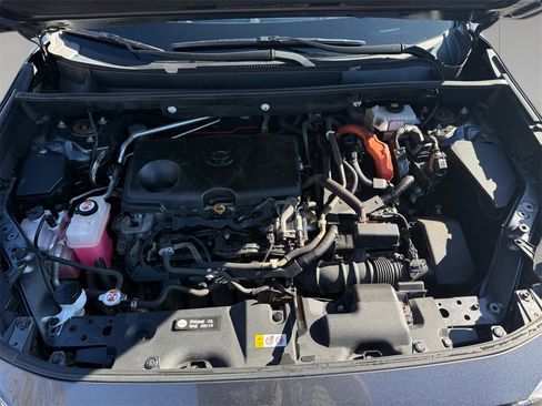 Used 2019 Toyota RAV4 LE w/ Carpet Mat Package image 20