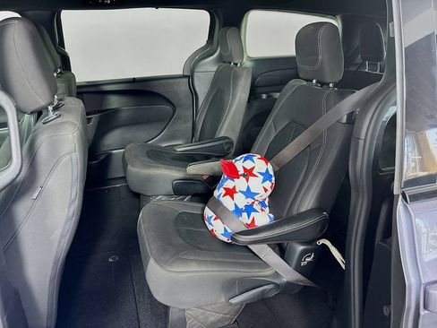 Used 2019 Chrysler Pacifica Touring Plus w/ S Appearance Package FWD image 20