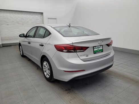 Used 2017 Hyundai Elantra SE image 5