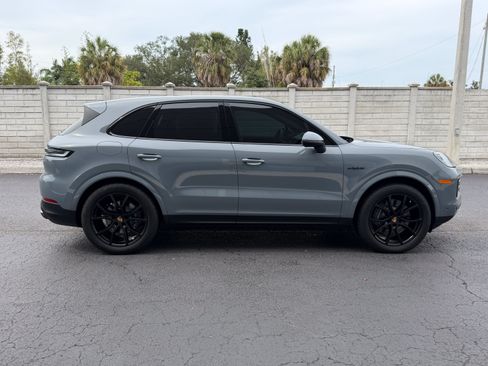 Certified 2025 Porsche Cayenne Coupe AWD/4WD image 7