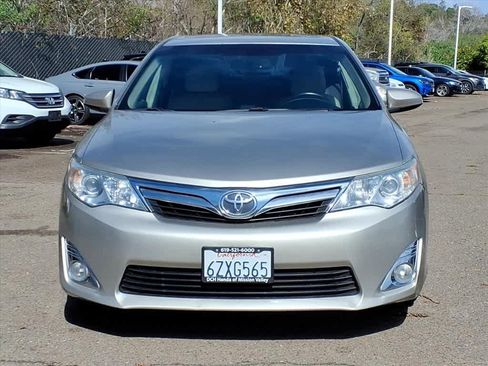 Used 2013 Toyota Camry XLE w/ Leather Pkg image 2