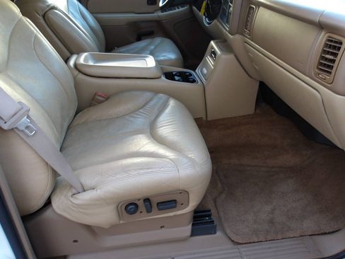 Used 2000 GMC Yukon SLT w/ SLT Marketing Opt Pkg AWD/4WD image 6