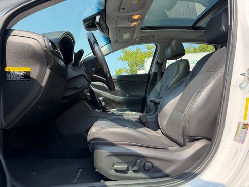 Used 2018 Hyundai Elantra GT w/ Tech Package 03 FWD image 11