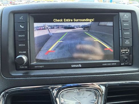 Used 2014 Chrysler Town & Country S FWD image 23