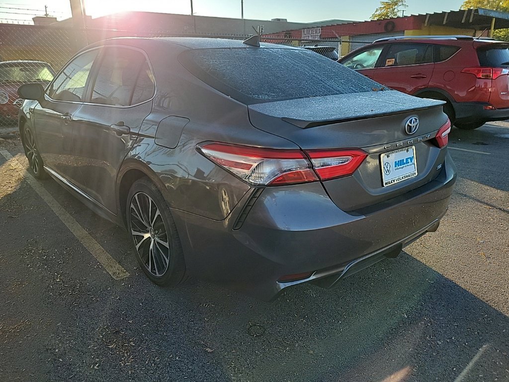 Used 2020 Toyota Camry SE FWD image 4