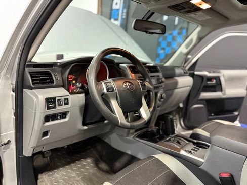 Used 2011 Toyota 4Runner SR5 w/ Convenience Pkg AWD/4WD image 10