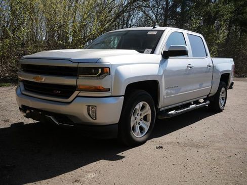 Used 2018 Chevrolet Silverado 1500 LT w/ All Star Edition AWD/4WD image 3