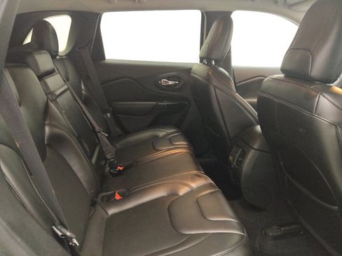 Used 2019 Jeep Cherokee Latitude Plus AWD/4WD image 19