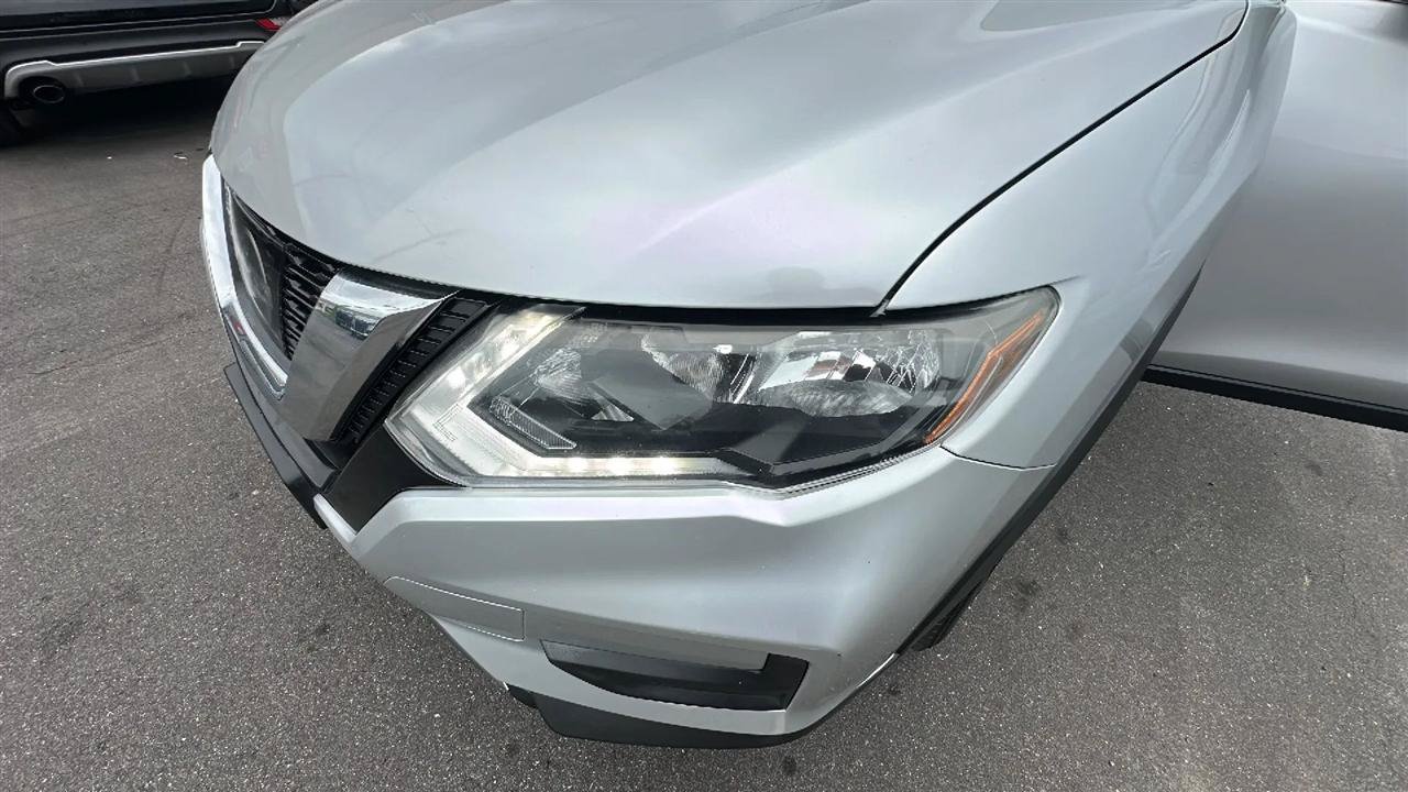 Used 2017 Nissan Rogue SV w/ SV Premium Package AWD/4WD image 40