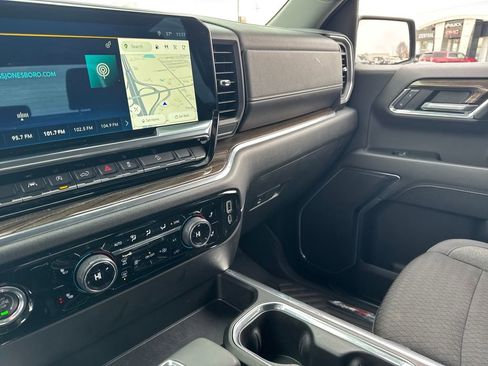 Used 2024 Chevrolet Silverado 1500 LT w/ Z71 Off-Road Package image 20