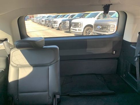 New 2025 Ford Expedition Active image 15