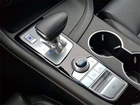 Used 2025 Genesis G70 2.5T image 13