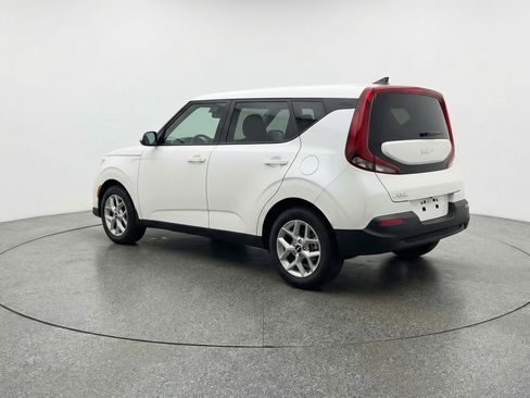Used 2025 Kia Soul LX w/ LX Technology Package FWD image 6