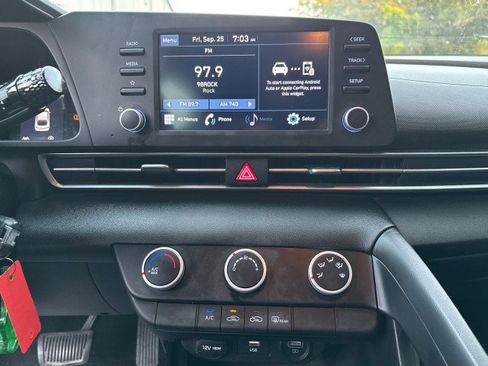 Used 2021 Hyundai Elantra SE w/ Cargo Package image 17