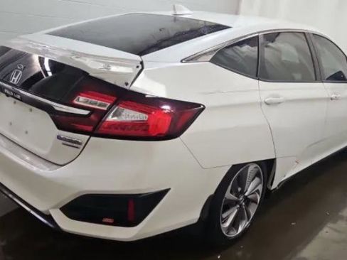 Used 2018 Honda Clarity Touring image 3