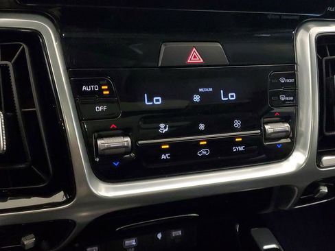 Used 2023 Kia Sorento SX image 21