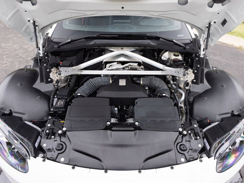 Used 2021 Aston Martin V8 Vantage Coupe image 37