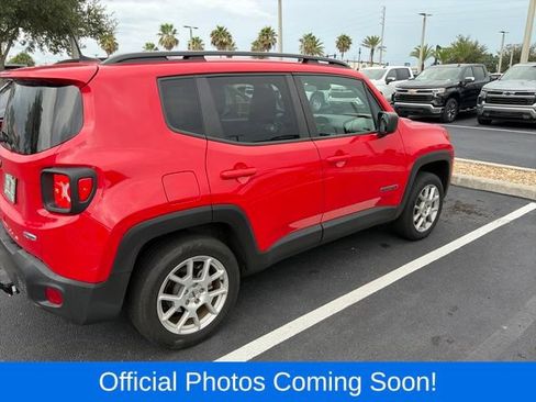 Used 2022 Jeep Renegade Latitude AWD/4WD image 4