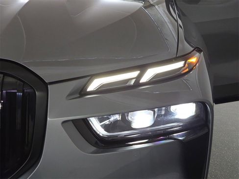 Used 2023 BMW X7 M60i w/ Executive Package image 33