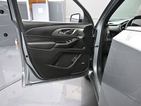 Used 2023 Chevrolet Traverse Premier image 12