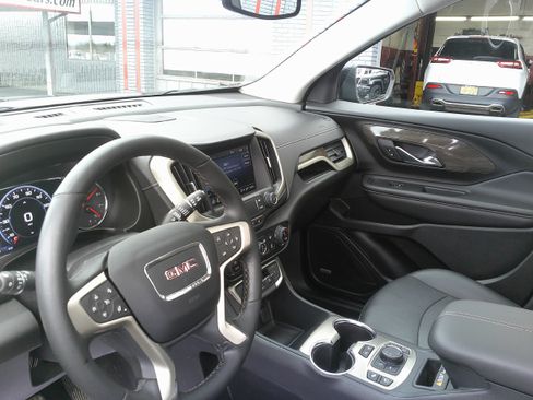 Used 2024 GMC Terrain Denali w/ Denali Premium Package AWD/4WD image 21