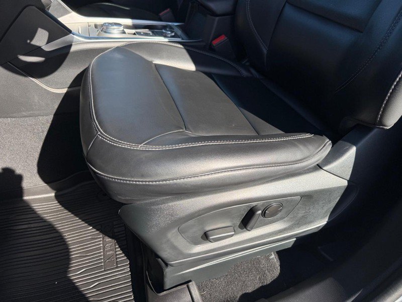 Certified 2023 Ford Explorer XLT w/ Equipment Group 202A AWD/4WD image 31