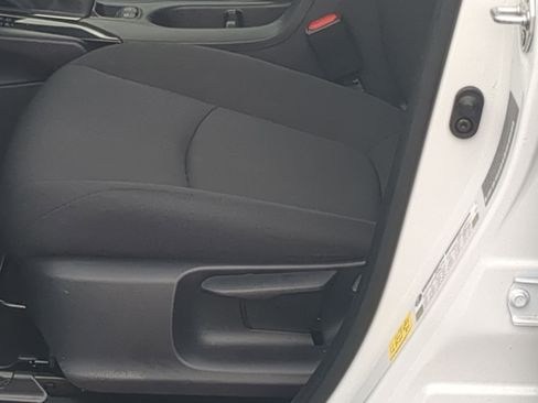 Used 2024 Toyota Corolla Cross LE image 13