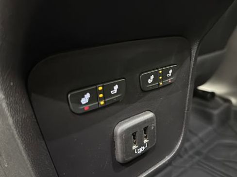 Used 2024 Chevrolet Equinox Premier image 29