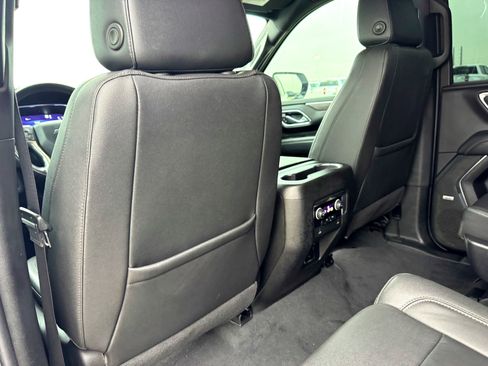 Used 2022 Chevrolet Suburban Z71 image 20