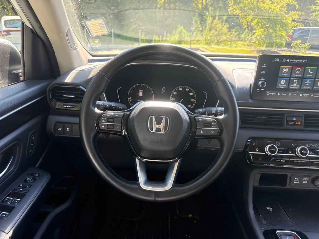 Certified 2025 Honda Pilot Touring image 21