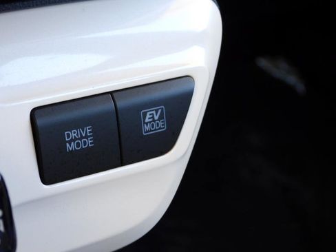 Used 2017 Toyota Prius Two image 63