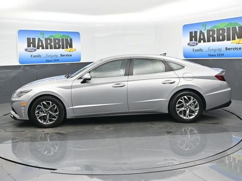 Used 2023 Hyundai Sonata SEL w/ Convenience Package FWD image 2