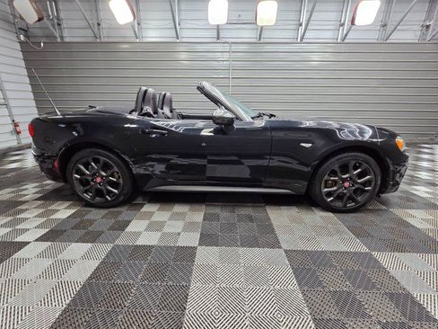 Used 2020 FIAT 124 Spider Abarth w/ Convenience Group RWD image 9