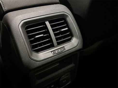 Used 2019 Volkswagen Tiguan SE w/ Panoramic Sunroof Package image 32