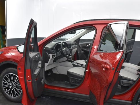 New 2025 Ford Escape SE w/ PHEV Premium Package image 21