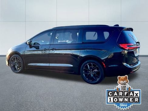 Used 2021 Chrysler Pacifica Touring w/ S Appearance Package image 9