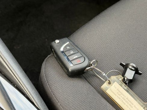 Used 2025 Toyota Corolla LE image 21